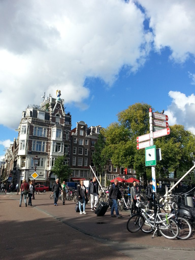 オランダ アムステルダムのフランス菓子プティガトーへ向う途中