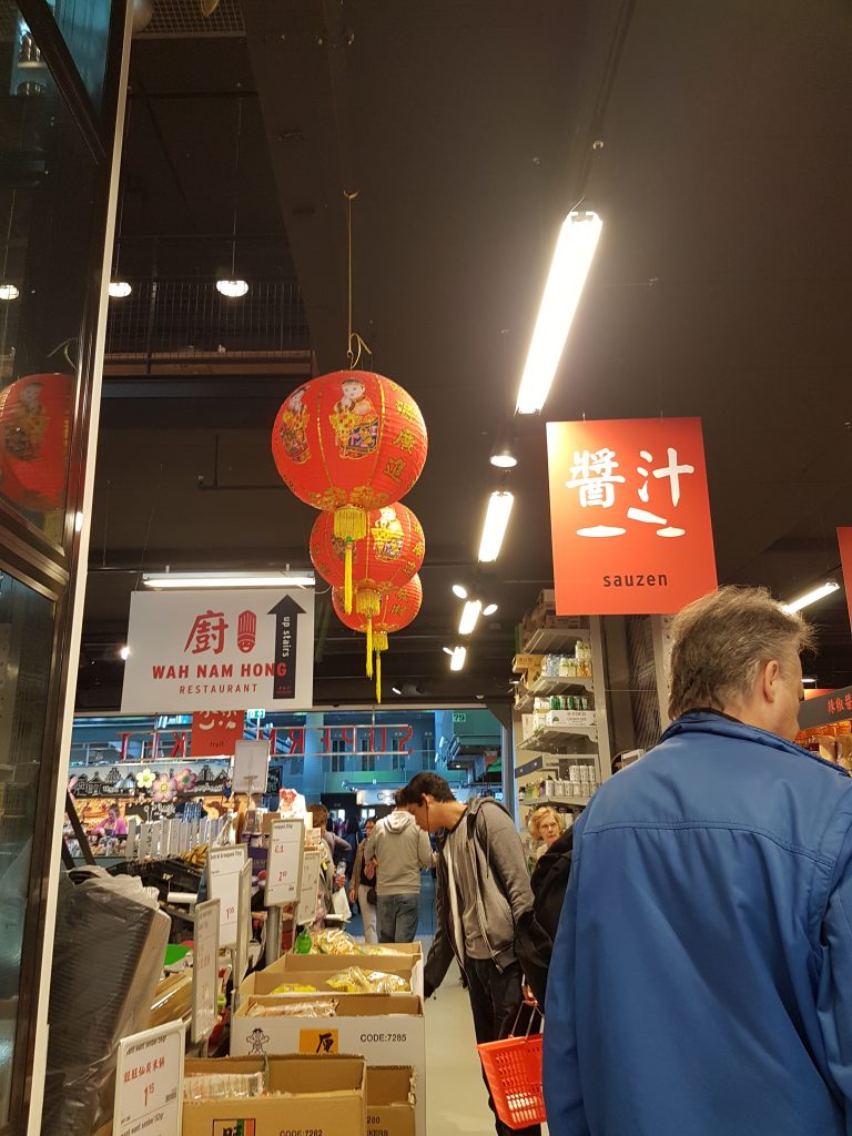 ロッテルダムのマルクトホールの中華スーパー