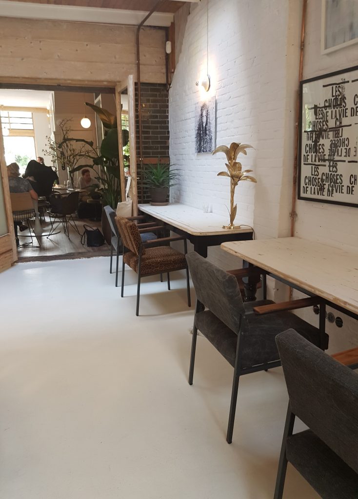オランダ・ハーレム外れのカフェ