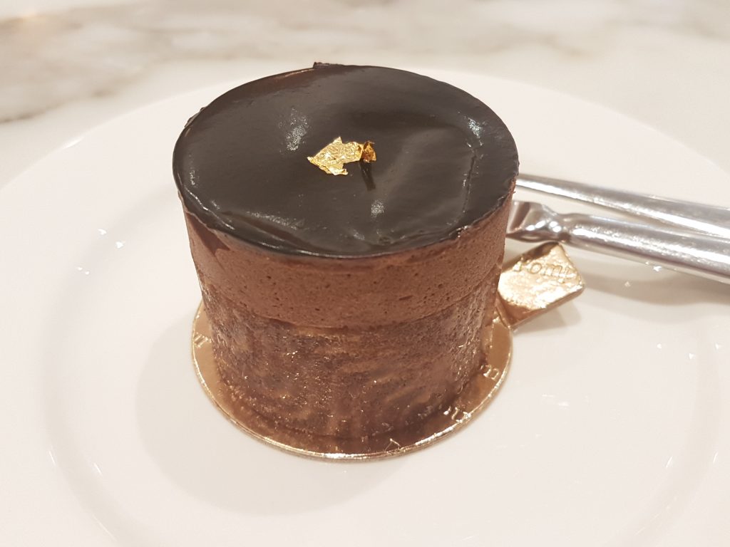 ショコラトリポンパドールのチョコレートケーキ