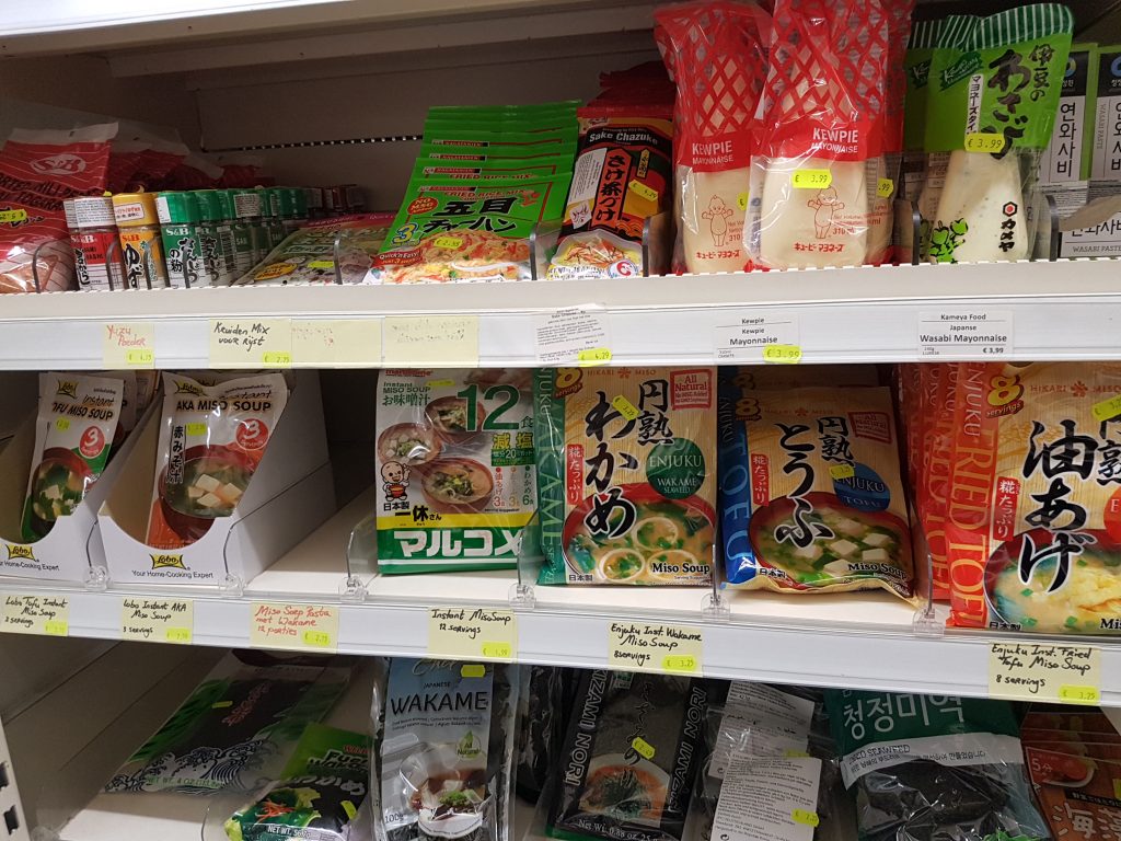 アムステルダムで日本食が買えるスーパーでインスタント味噌汁