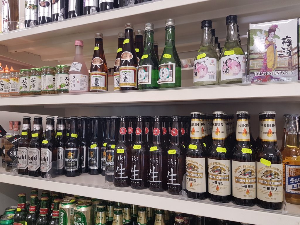 アムステルダムで日本食が買えるスーパーでビール