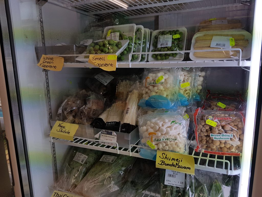 アムステルダムで日本食が買えるスーパーできのこ