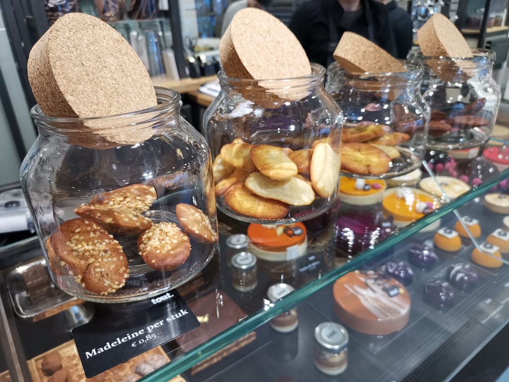 アムステルダムのケーキ屋さんのマドレーヌ