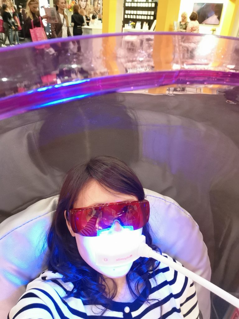 オランダユトレヒトの美容イベントで歯のホワイトニング