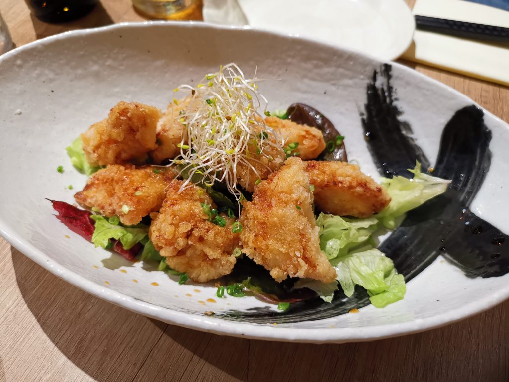パリの日本食でアンコウのほほ肉の竜田揚げ