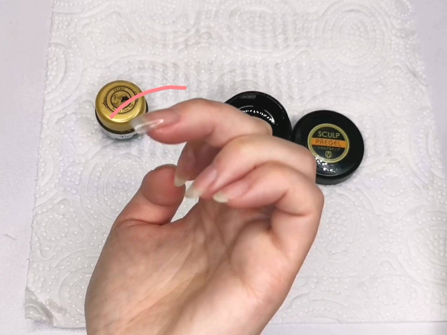 トップジェルを塗った後 右側面からのアーチ