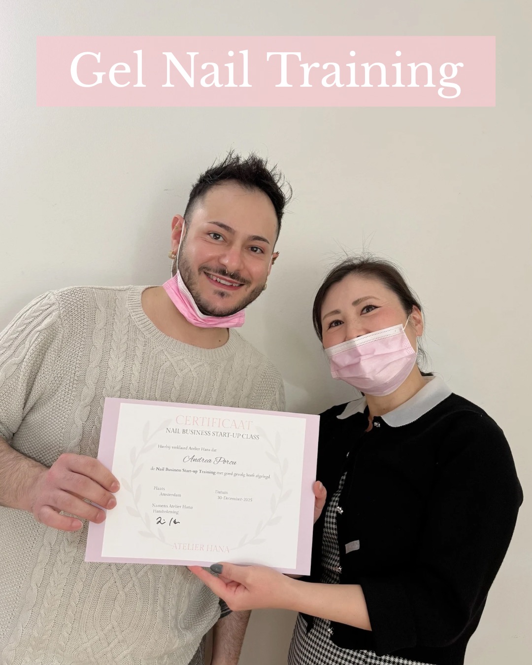 アムステルダムでネイルレッスンの修了証授与